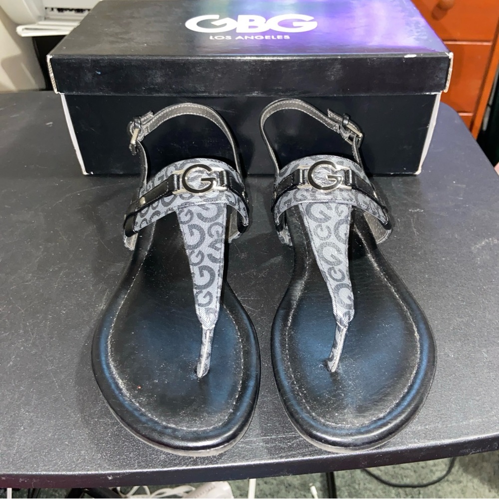 GBG Los Angeles Women's Gray and Black Sandals
